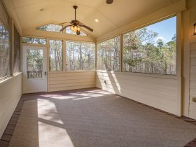 7  Contoh Desain Teralis Pintu Beserta Tips untuk Memilihnya!