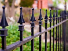 8 Desain Pagar Besi Hollow Minimalis, Bikin Rumah Tambah Mewah!