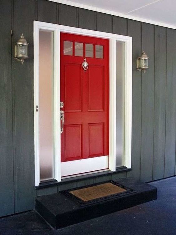 pintu berwarna merah