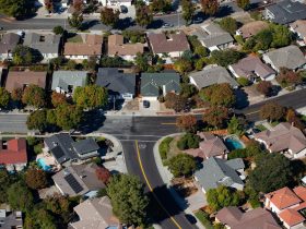 Apa Itu Rumah Tusuk Sate? Simak Keuntungan, Fakta & Mitosnya!