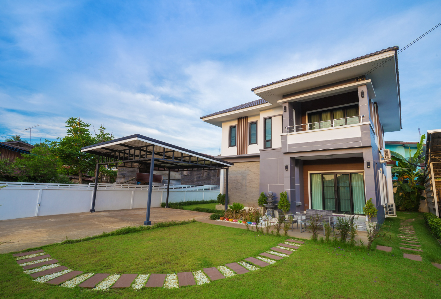 5 Desain Kanopi Teras untuk Rumah Minimalis, Cek Rekomendasinya!