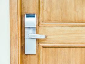 12 Inspirasi Smart Lock Door, Solusi Modern untuk Rumah Anda!