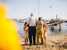 Kamu Termasuk Generasi Sandwich? Baca Artikel Ini