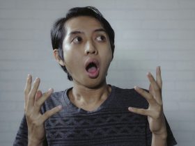 Inilah Arti Suara Lemparan Kerikil di Atap Rumah