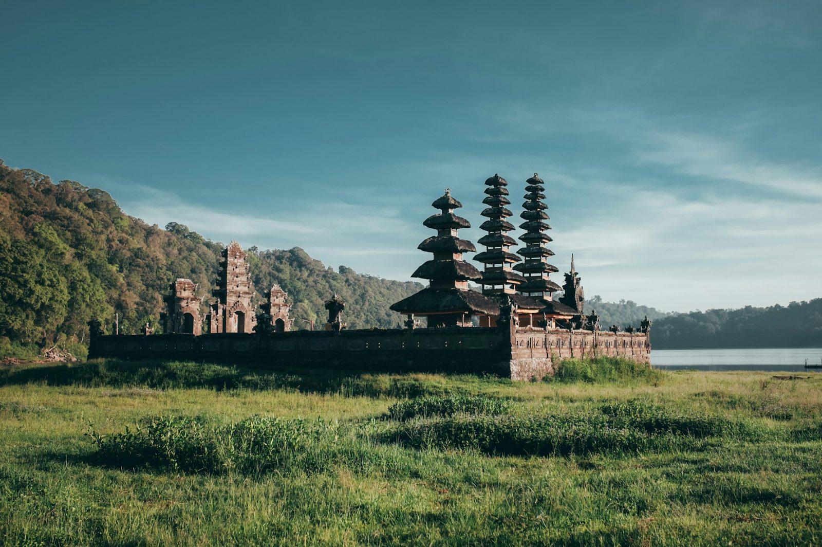 Mengenal lebih Jauh Rumah Adat Bali yang Indah Sekaligus Unik Mengenal lebih Jauh Rumah Adat Bali yang Indah Sekaligus Unik