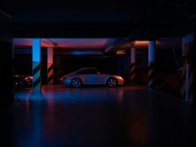 Rekomendasi Keramik Garasi Mobil Mewah Terbaru