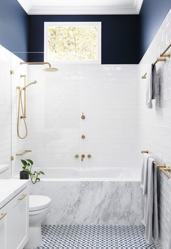Desain Kamar Mandi dengan Bathtub