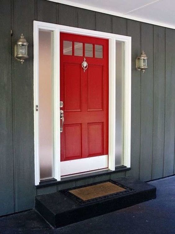 pintu berwarna merah