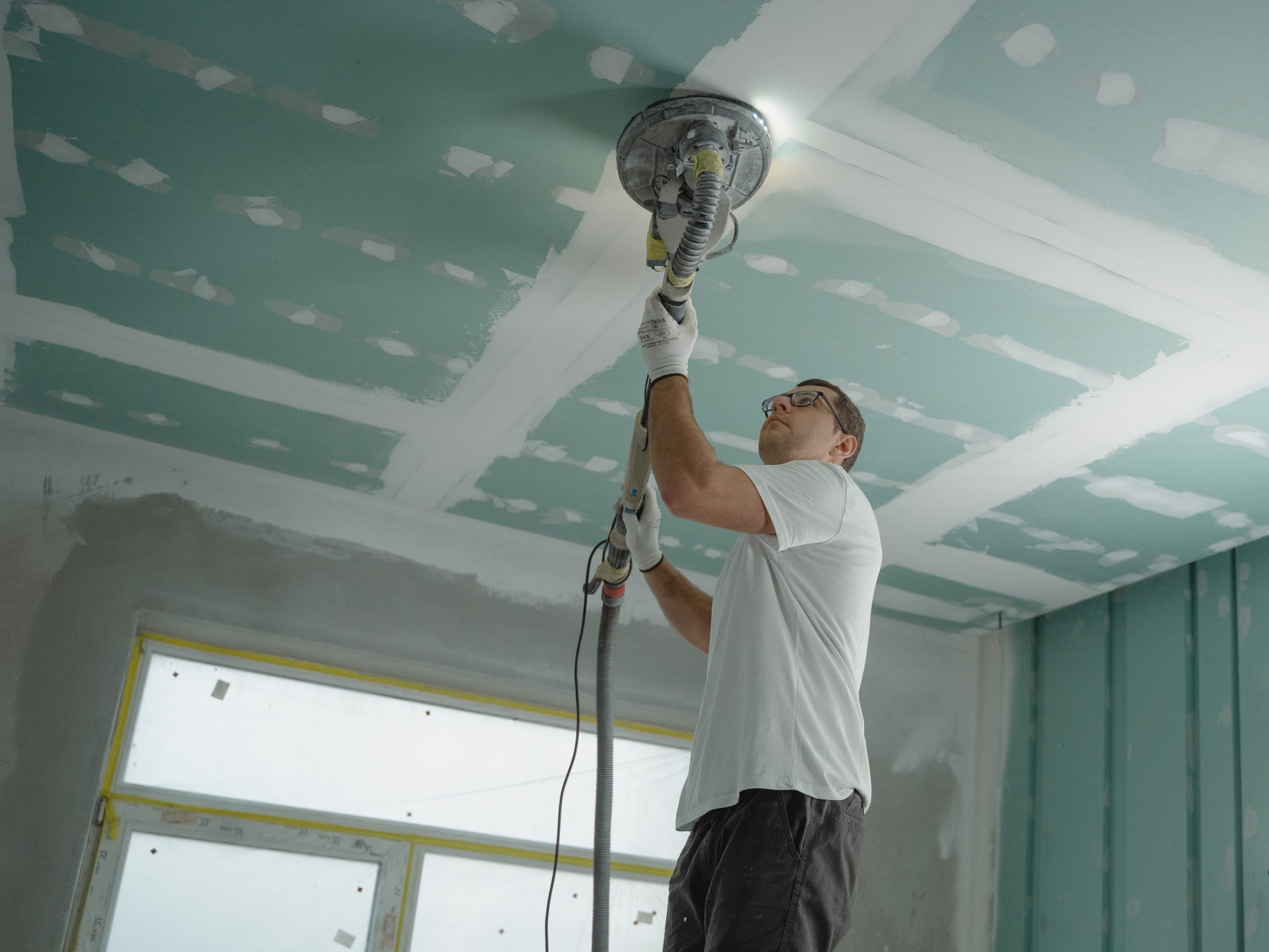 Plafon PVC vs Gypsum: Mana yang lebih baik?