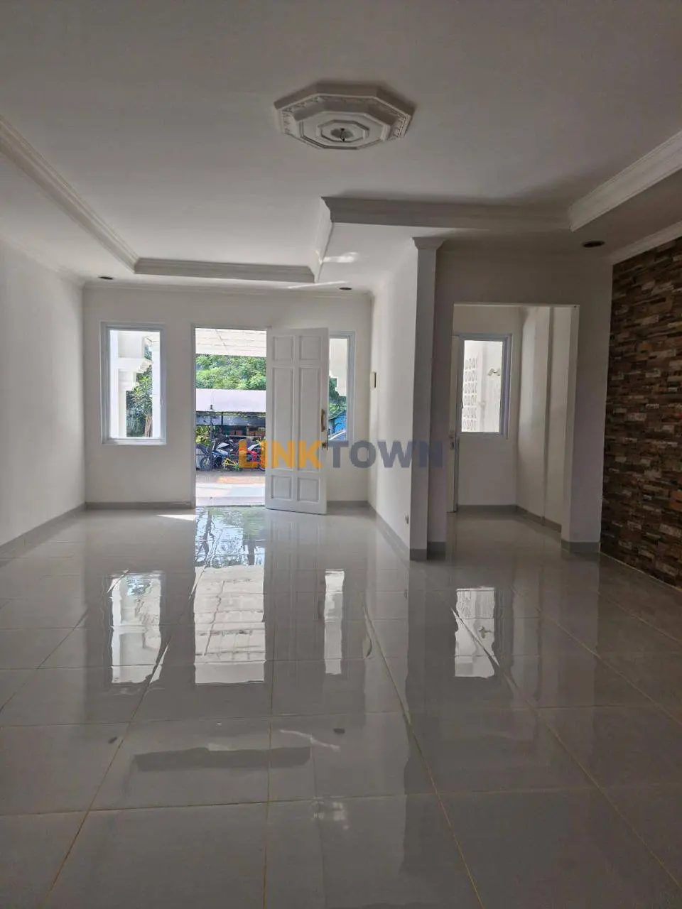Dijual Rumah Cantik Siap Huni sudah renov di Legenda Wisata Cibubur