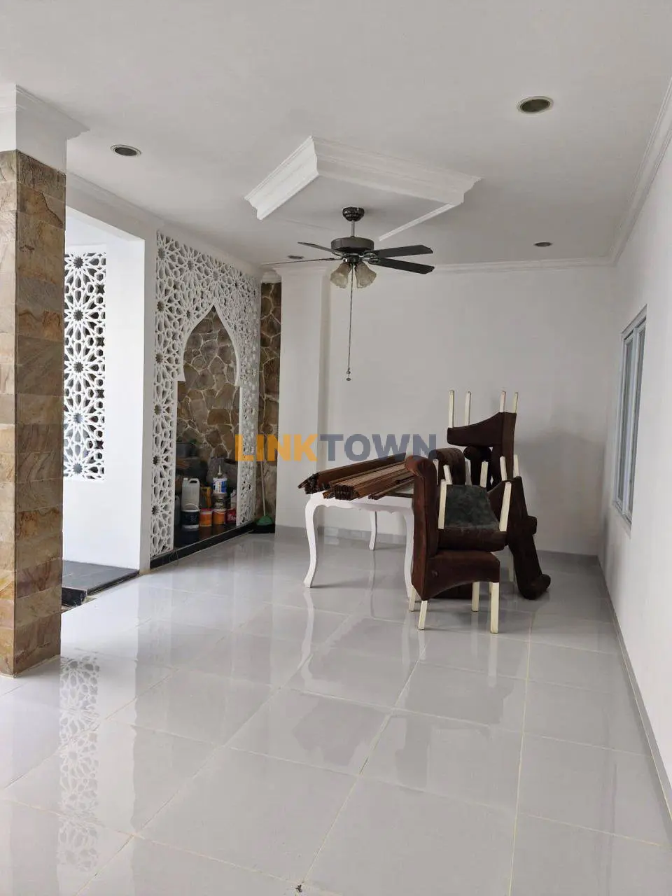 Dijual Rumah Cantik Siap Huni sudah renov di Legenda Wisata Cibubur