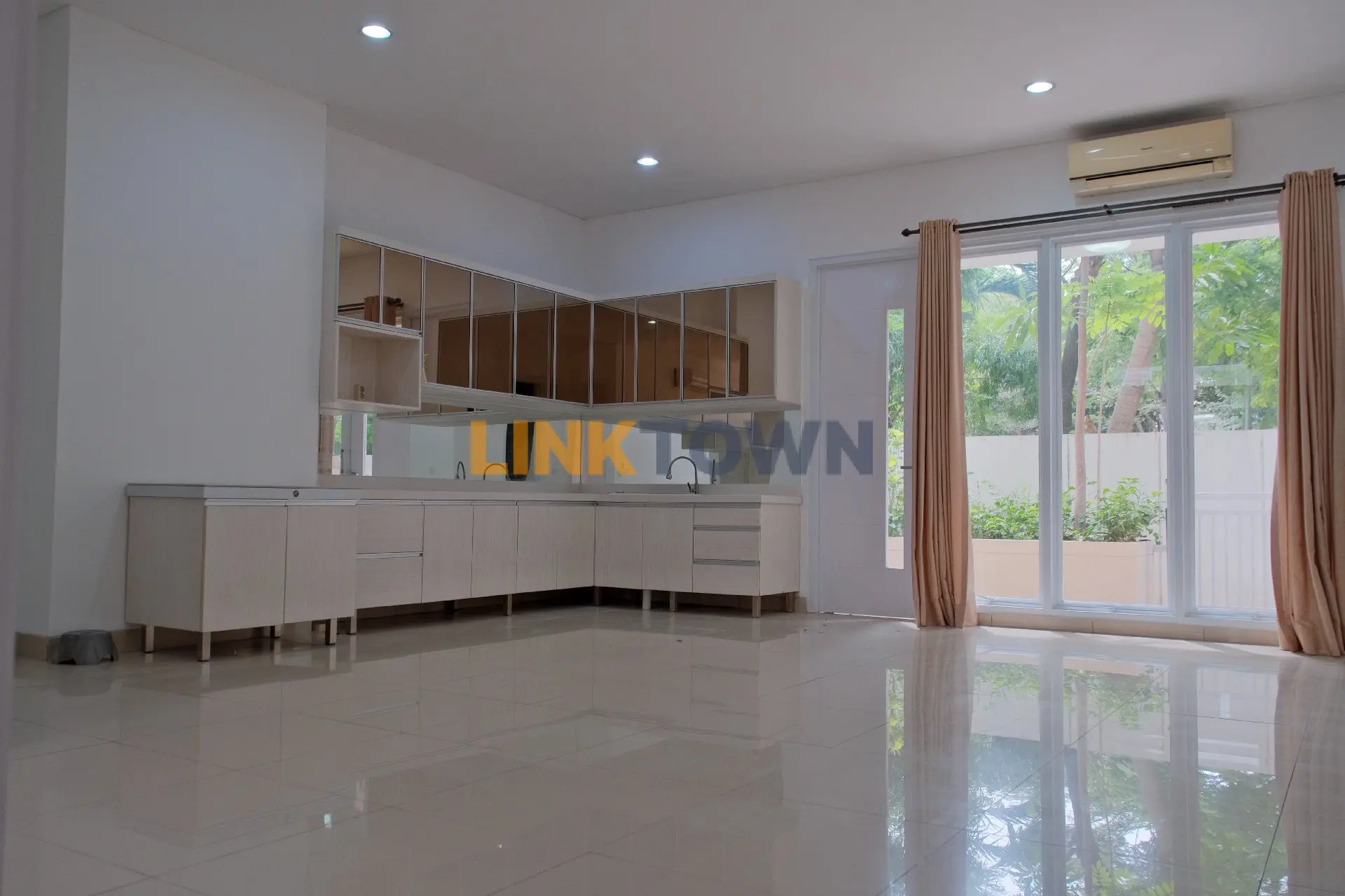 Best Deal!!! Sewa Cepat Rumah Esklusif 4 Lantai di Kelapa Gading
