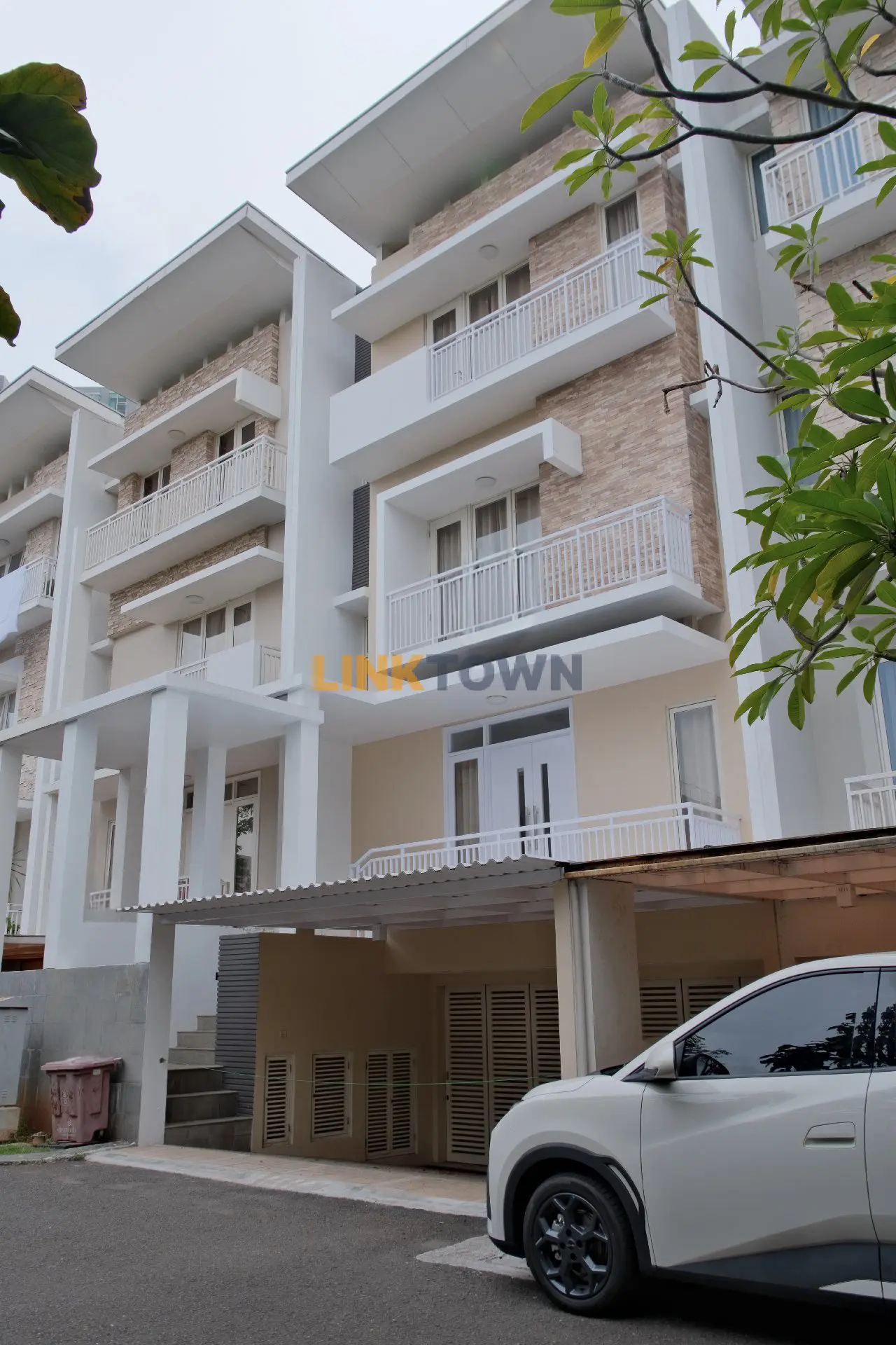Best Deal!!! Sewa Cepat Rumah Esklusif 4 Lantai di Kelapa Gading