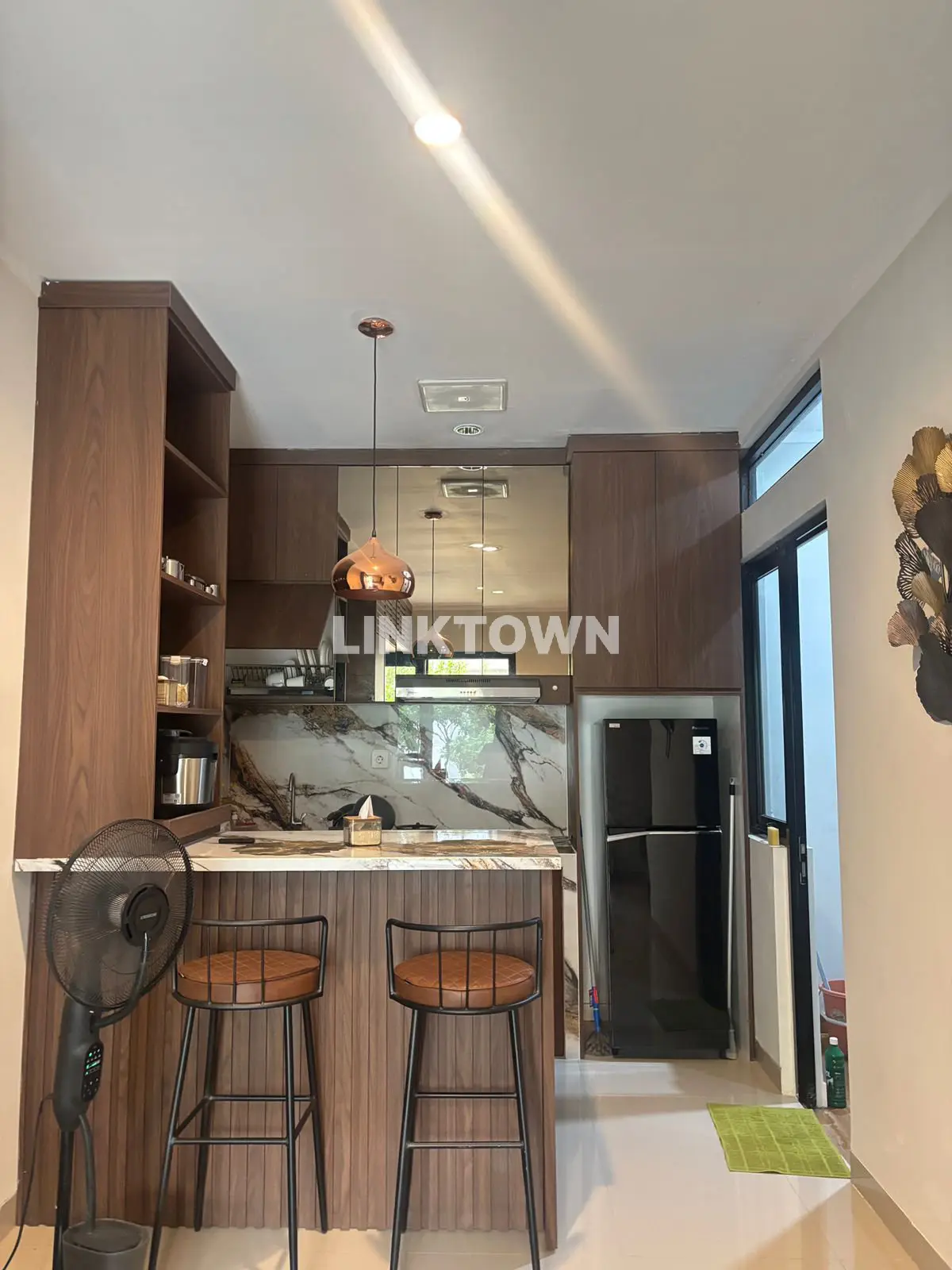 Sewa Cepat Rumah Furnish Siap Huni di Summarecon Crown Gading