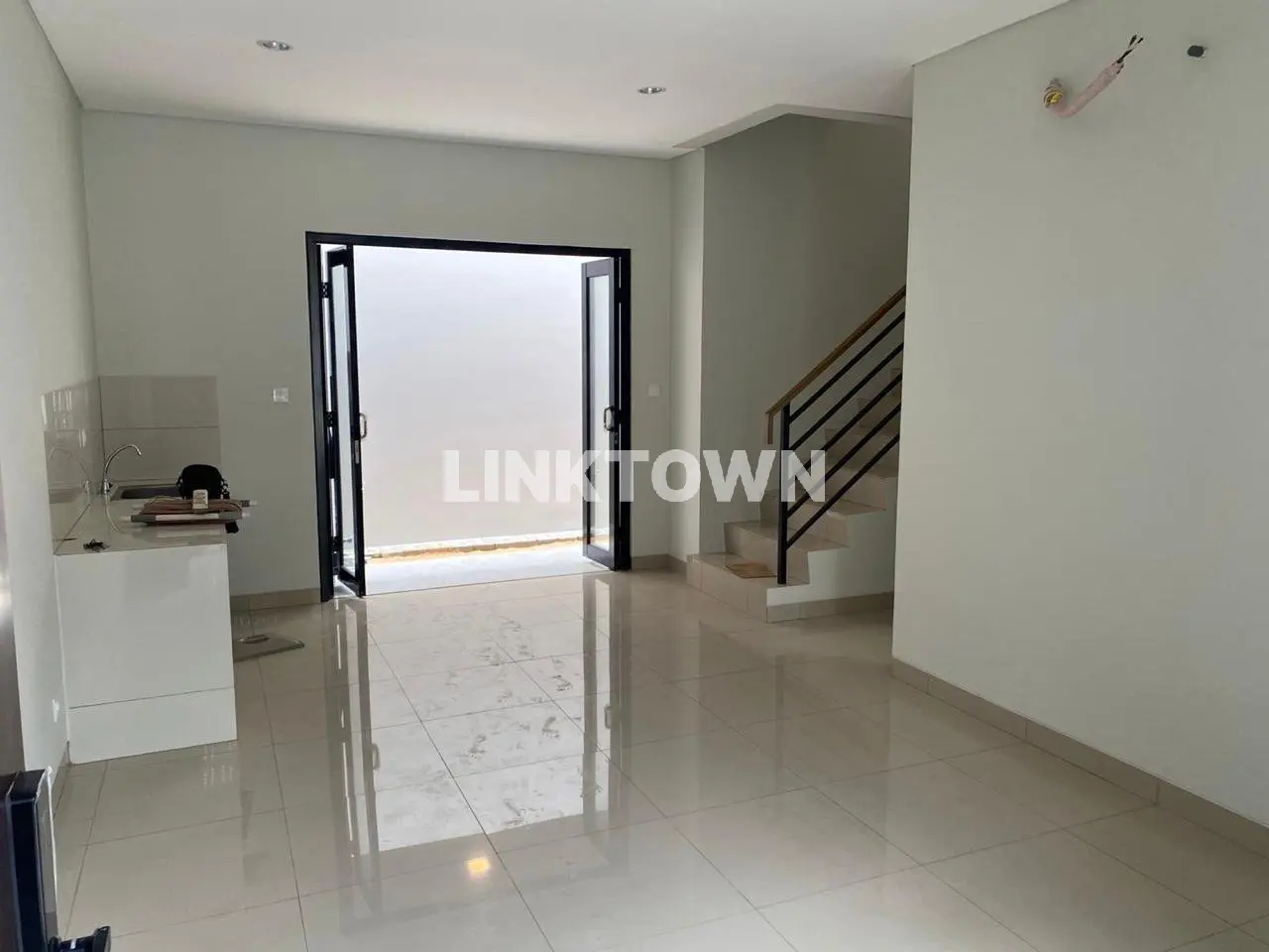 Jual Cepat Rumah Siap Huni Luas 91m² di Viola Summarecon Crown Gading