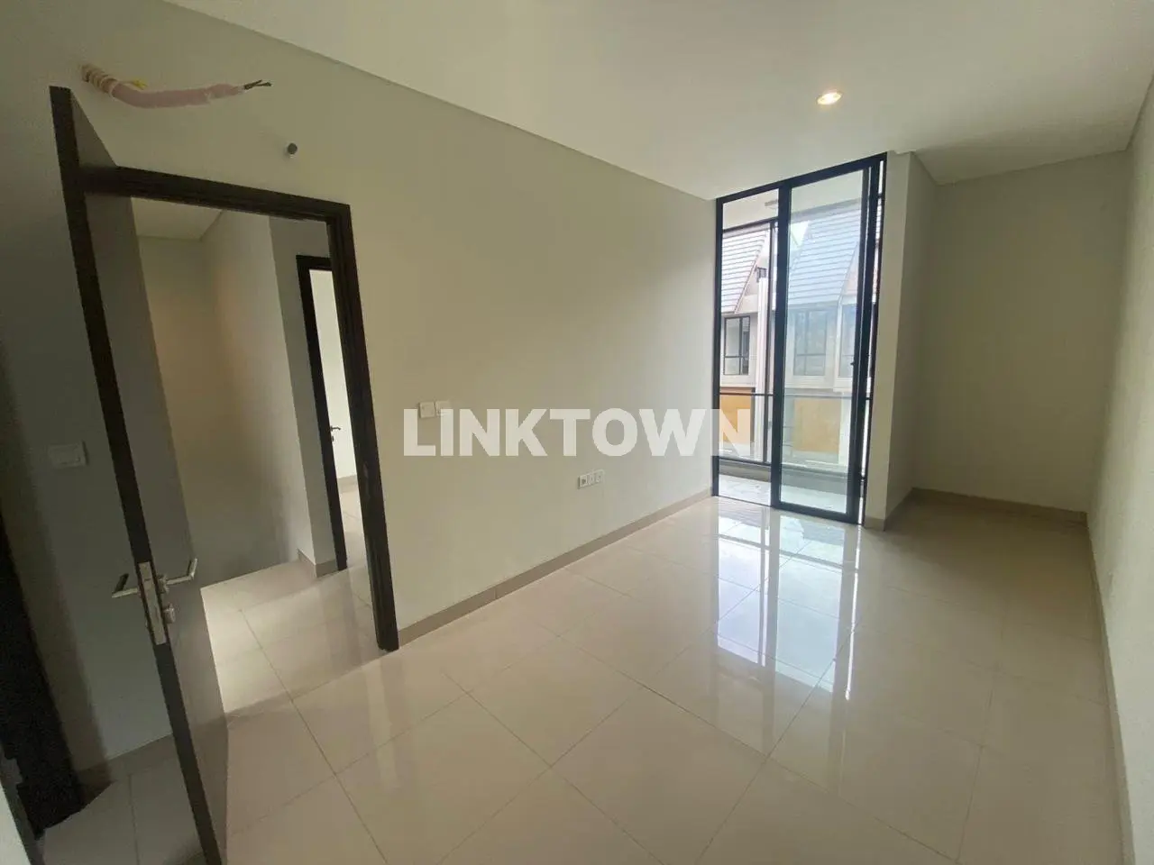 Jual Cepat Rumah Siap Huni Luas 91m² di Viola Summarecon Crown Gading