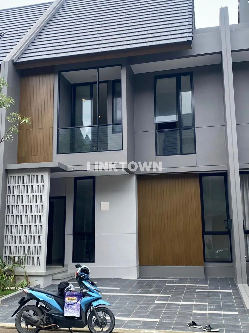 Jual Cepat Rumah Siap Huni Luas 91m² di Viola Summarecon Crown Gading