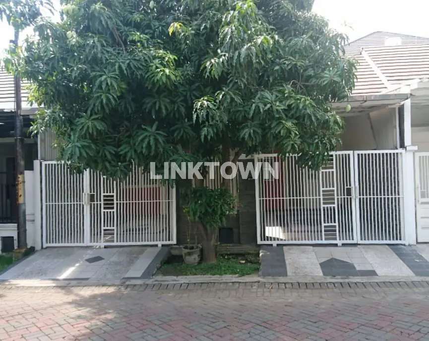 Rumah 1,5 Lantai dengan Lokasi Strategis di Raya Legian Purimas Surabaya