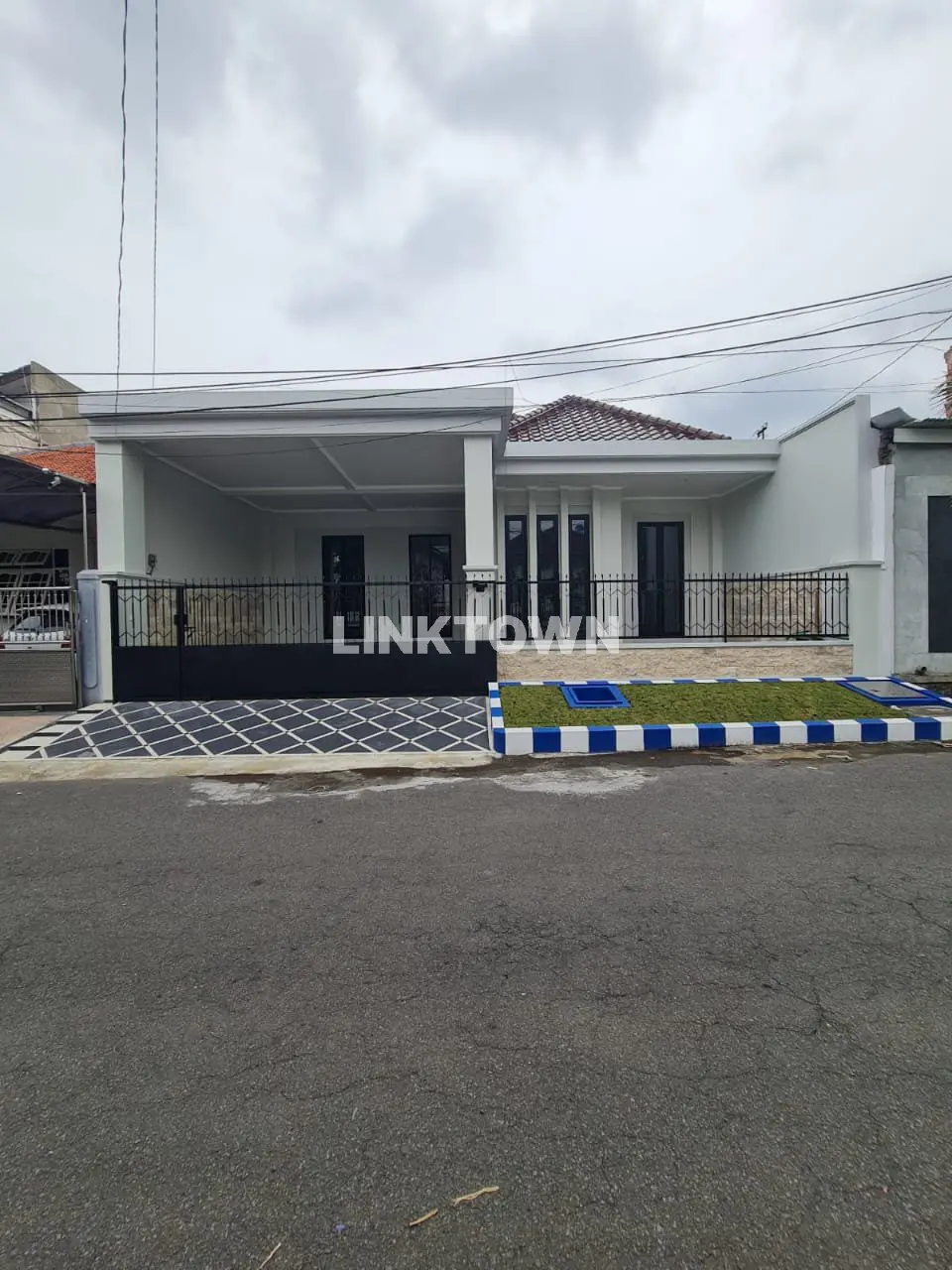 Disewakan Rumah 2 Lantai Murah di Darmo Permai Timur Surabaya Dekat Akses Tol