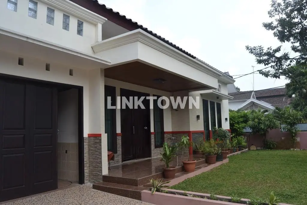 Jual Cepat Rumah Esklusif Semi Furnish Luas 490m² di Komplek Pertamina Jatiwaringin Pondok Gede