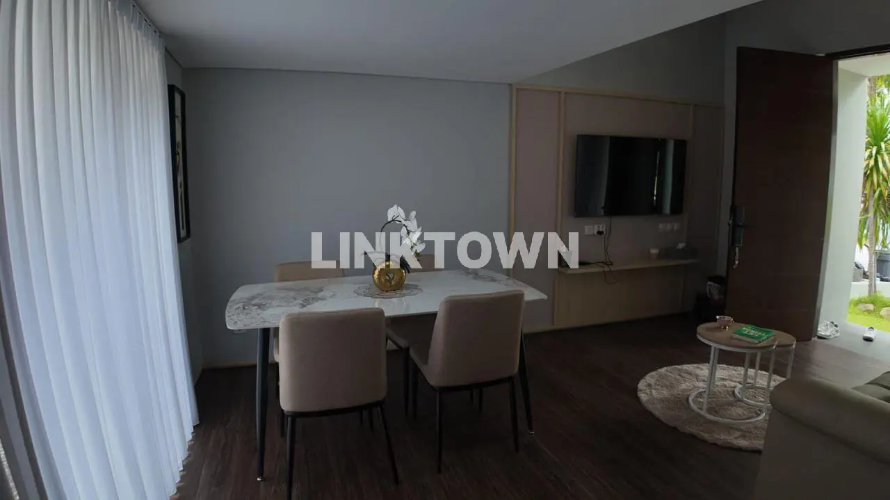 Rumah Full Furnished 2 Lantai Split Level di Northwest Central Surabaya Akses Dekat ke Rs Bhakti Dharma Husada