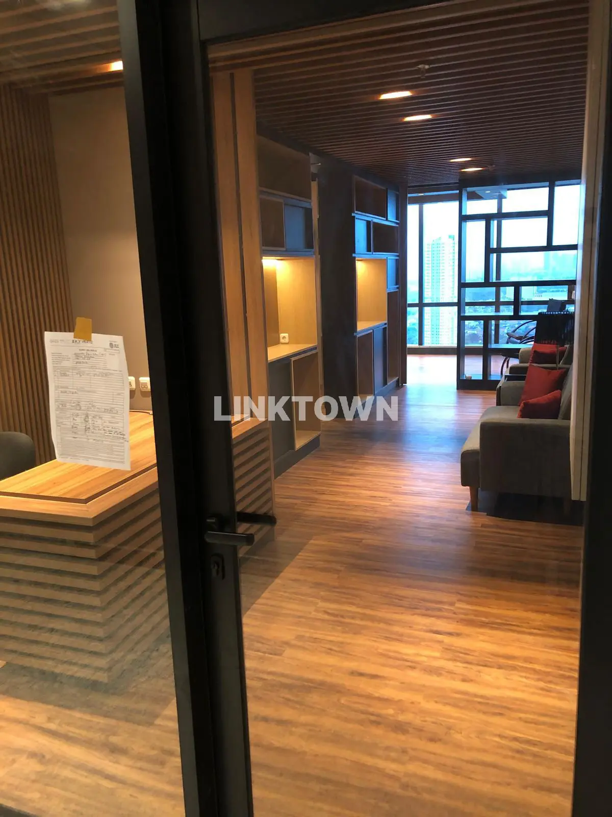Full Furnished Cocok untuk Kantor dengan City View Connecting dengan Ciputra World Surabaya