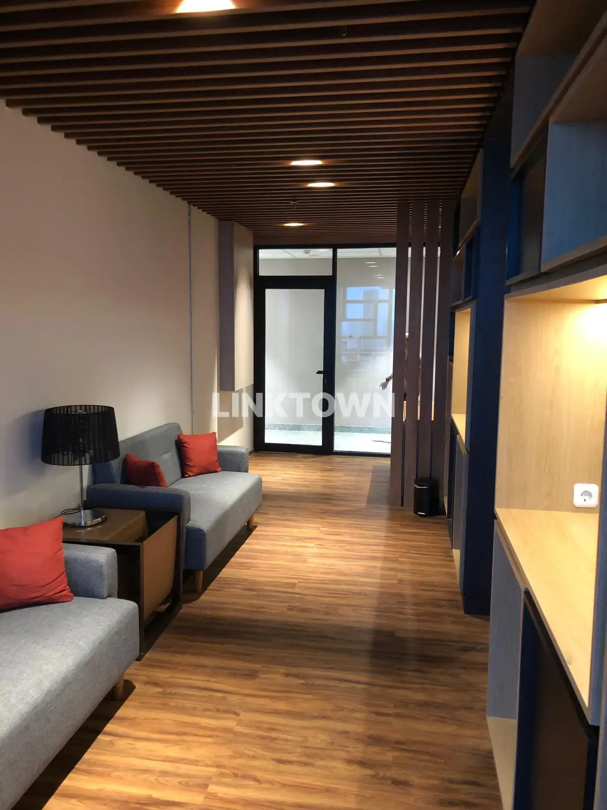 Full Furnished Cocok untuk Kantor dengan City View Connecting dengan Ciputra World Surabaya