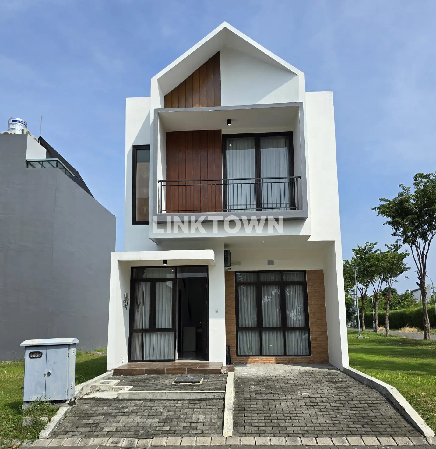 Rumah Minimalis American Scandinavia Lokasi Strategis di Pakuwon City Suvadiva Surabaya