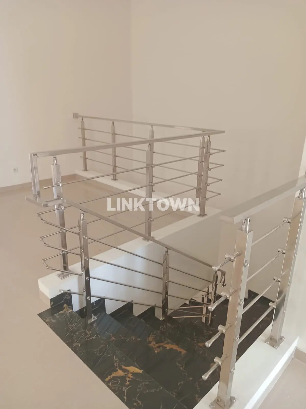 Rumah Baru Gress Harga Nego di Royal Residence Surabaya Barat