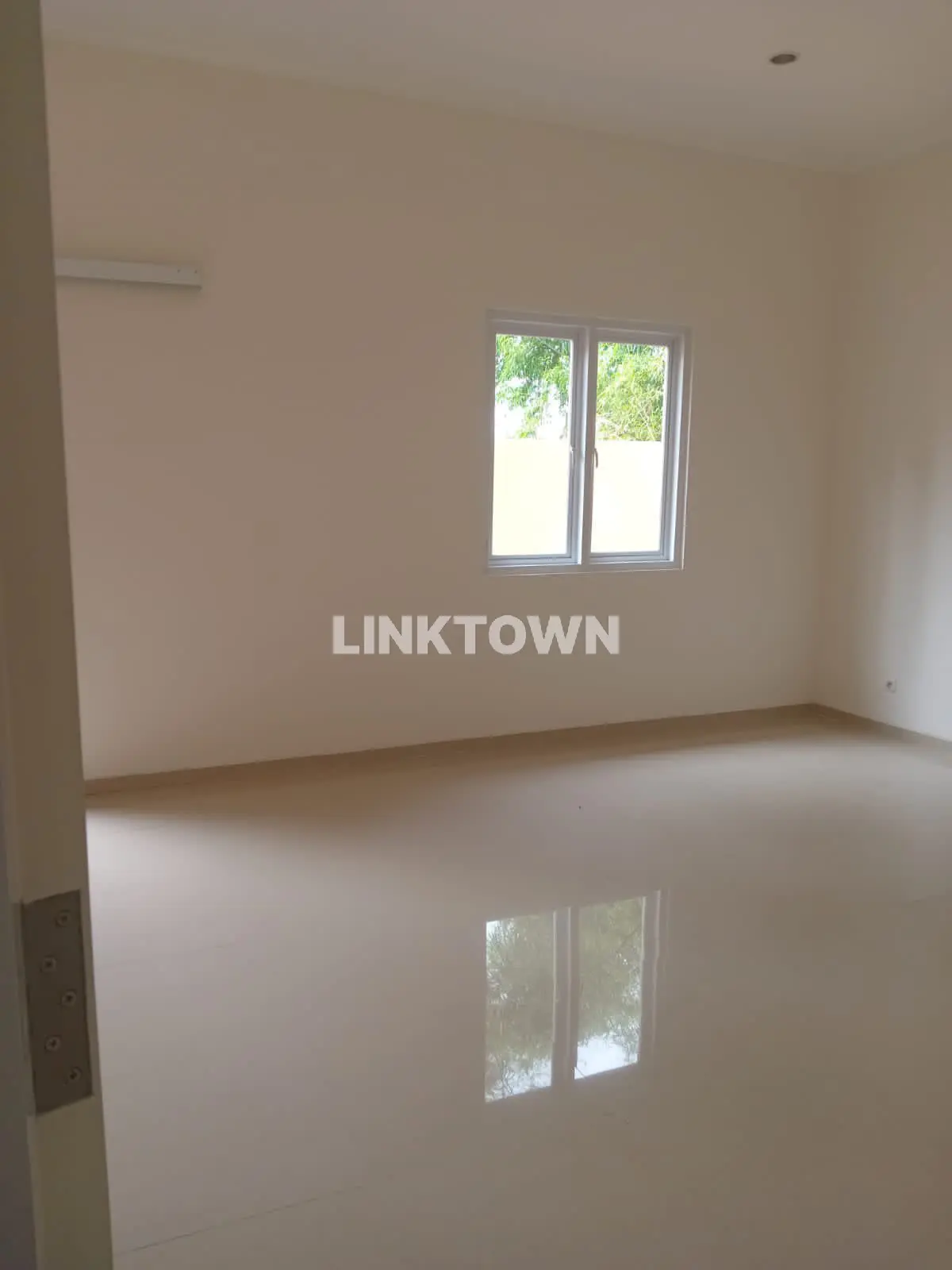 Rumah Baru Gress Harga Nego di Royal Residence Surabaya Barat