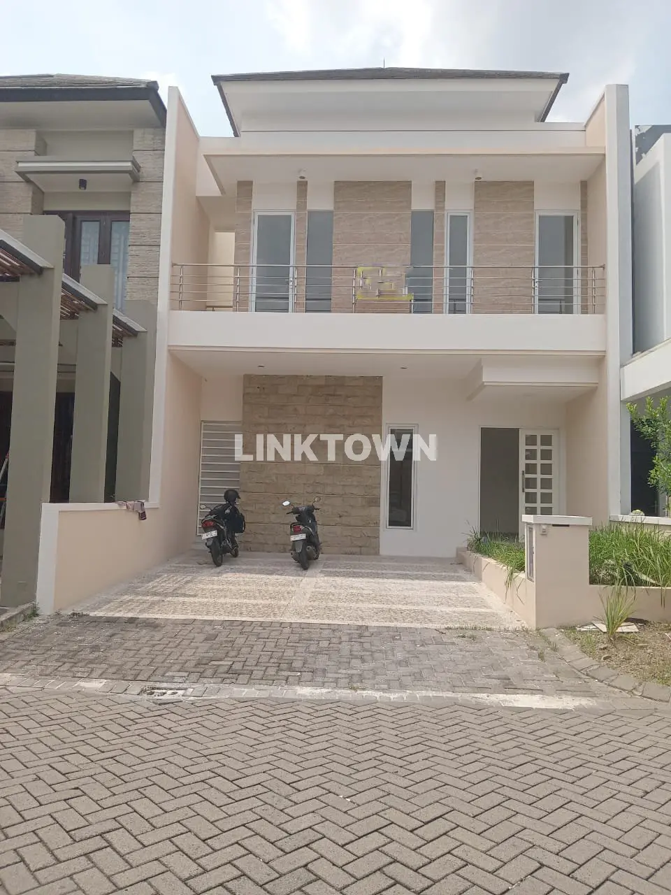 Rumah Baru Gress Harga Nego di Royal Residence Surabaya Barat