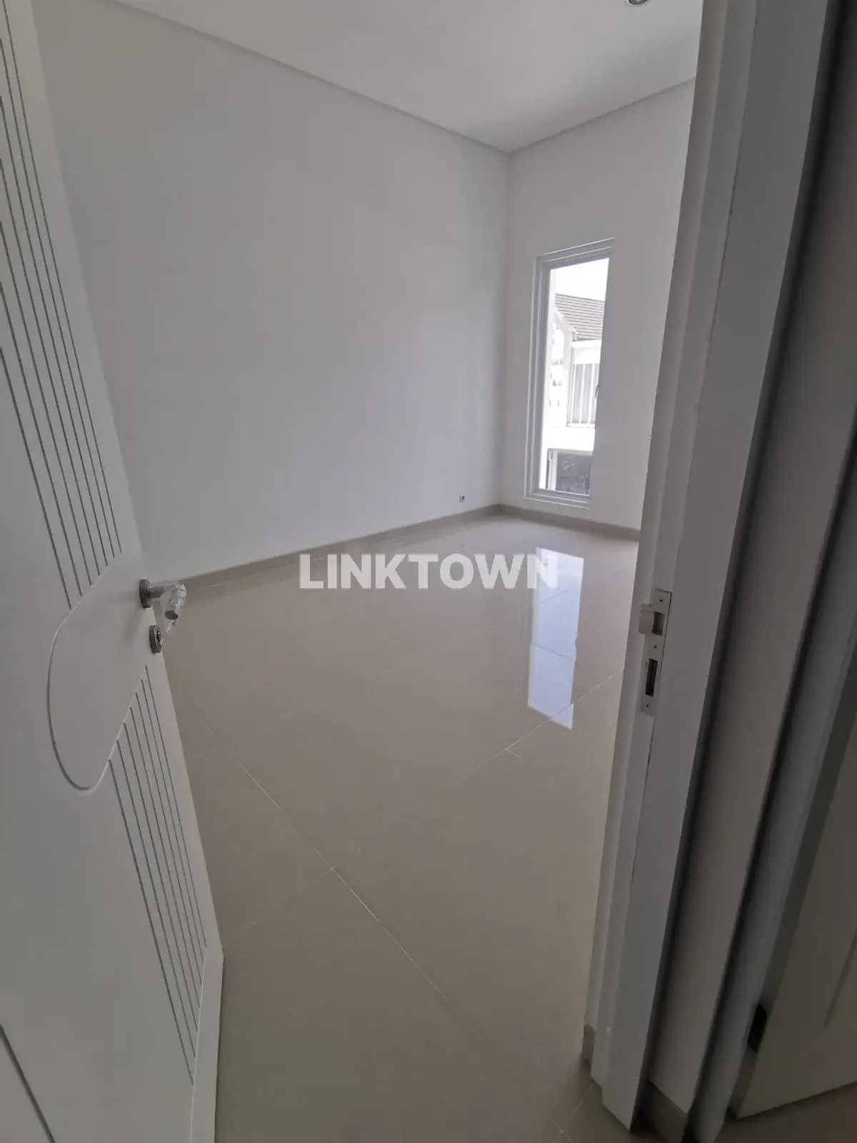 Nego Rumah Lokasi Strategis di Royal Residence Surabaya Barat