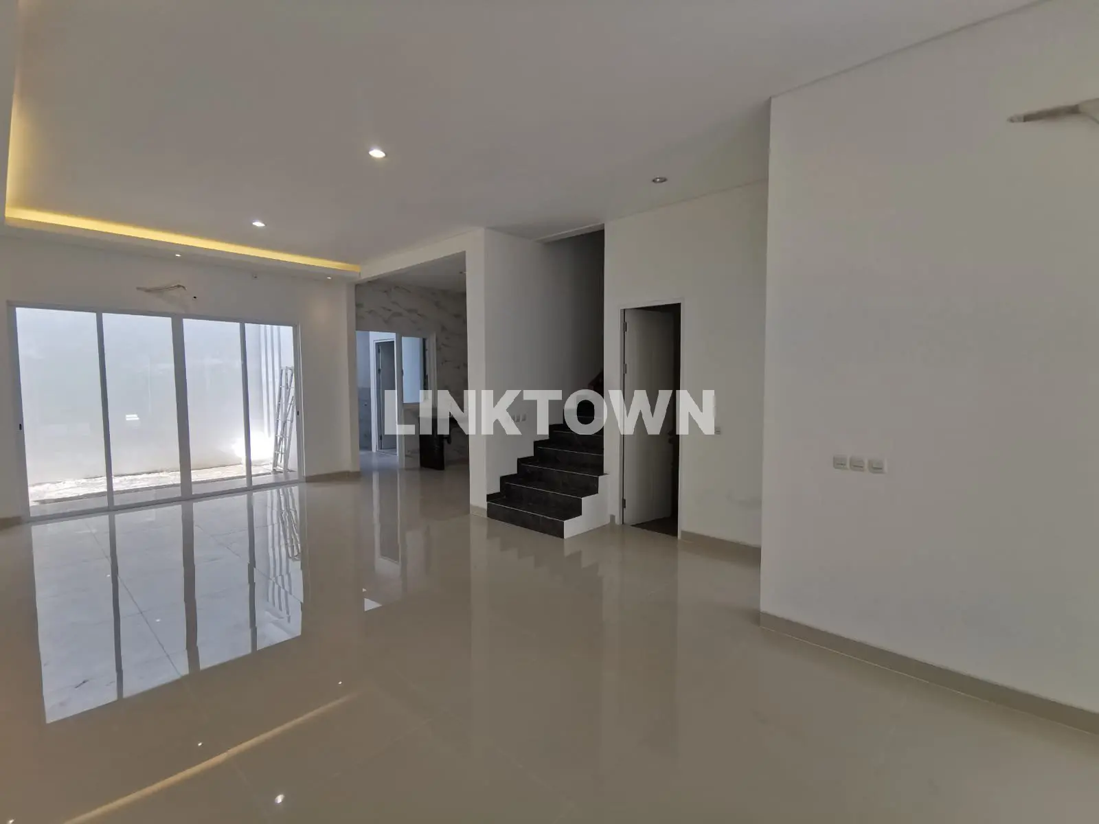 Nego Rumah Lokasi Strategis di Royal Residence Surabaya Barat