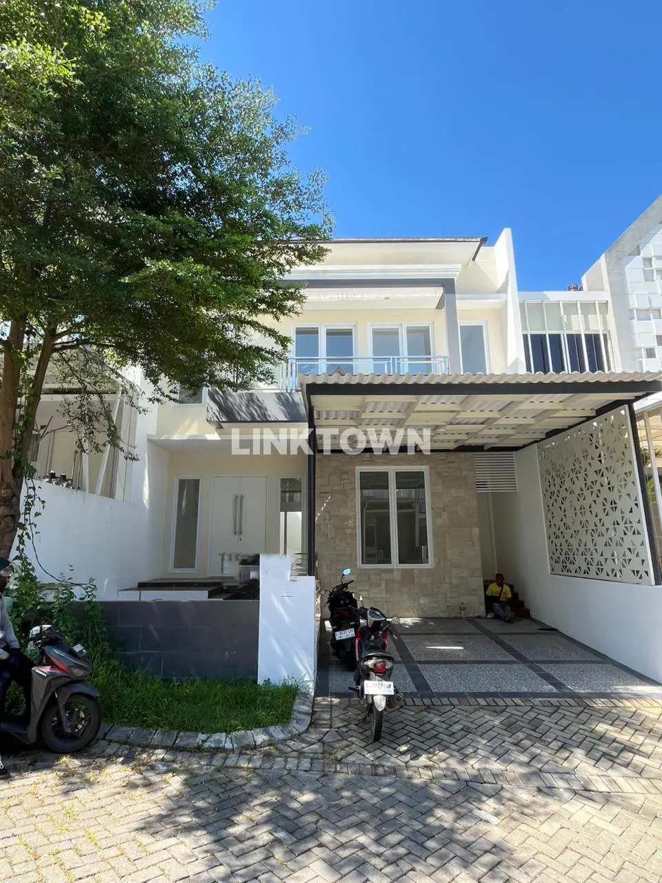Nego Rumah Lokasi Strategis di Royal Residence Surabaya Barat