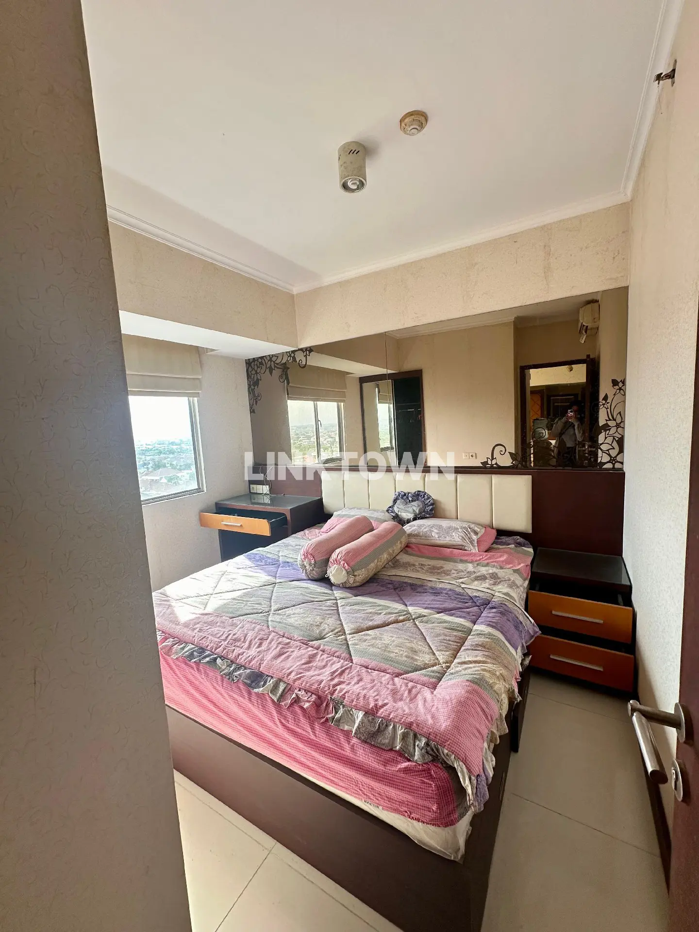 For Sale Apartemen 2 Br Semifurnished di Water Place Dekat Pakuwon Mall
