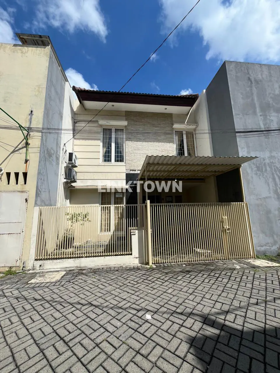 Dijual Rumah 2 Lantai Siap Huni Strategis di Dukuh Kupang Surabaya