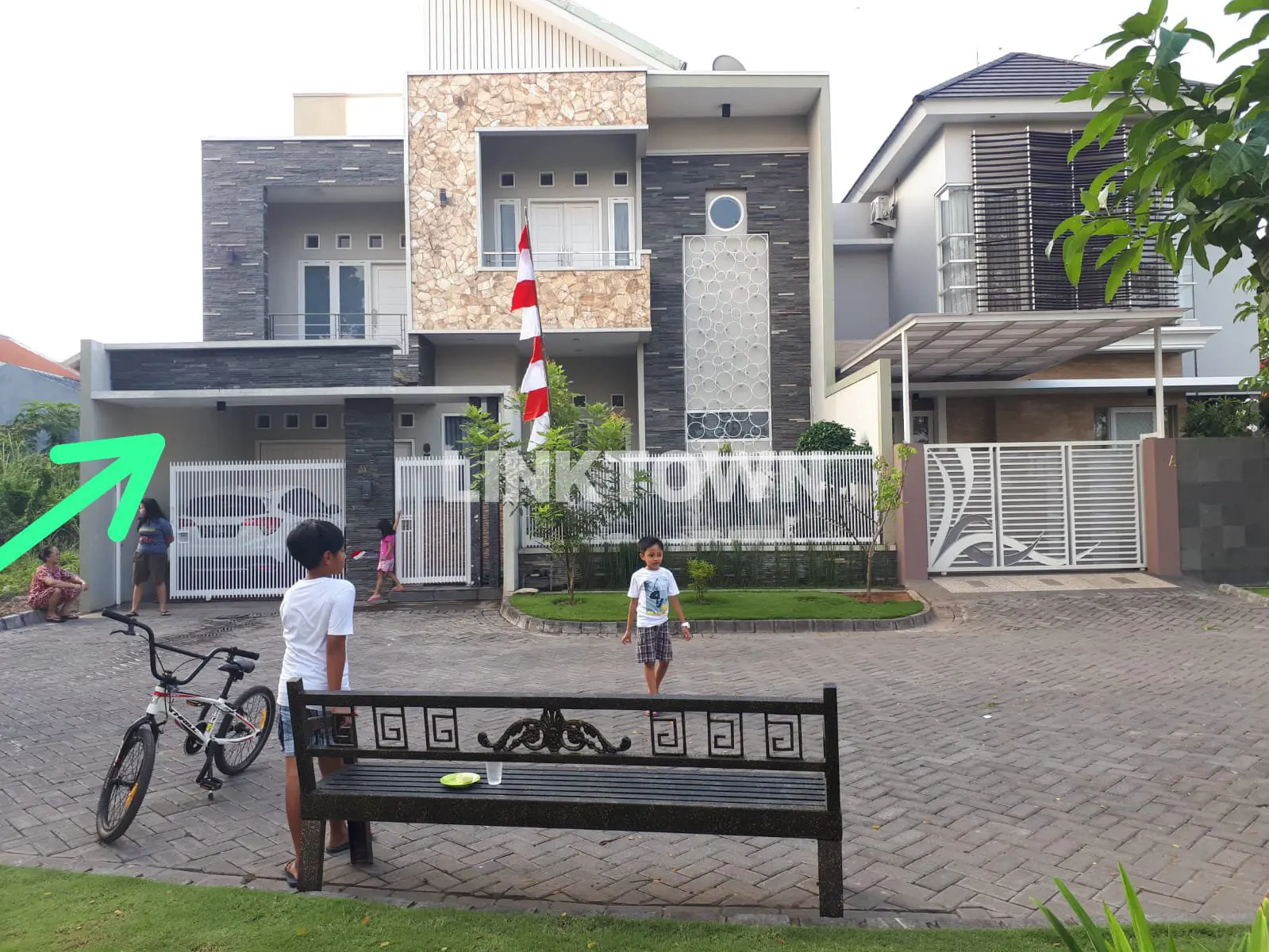 Hunian Modern 2 Lantai di Kawasan Perum Gunungsari Indah Surabaya