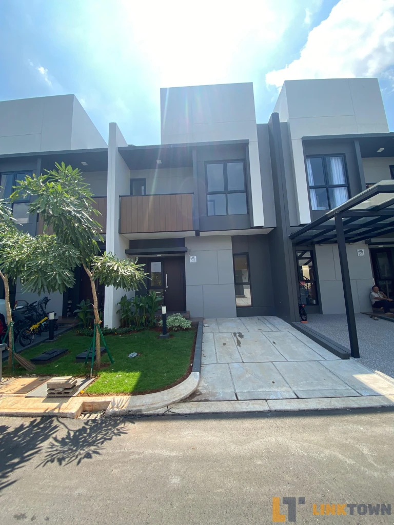 Dijual rumah bagus kondisi masih baru di summarecon crown gading