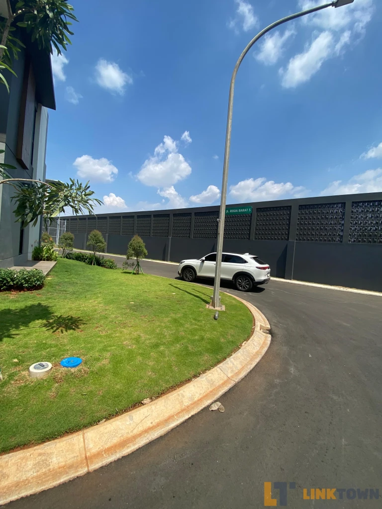 Dijual rumah bagus kondisi masih baru di summarecon crown gading