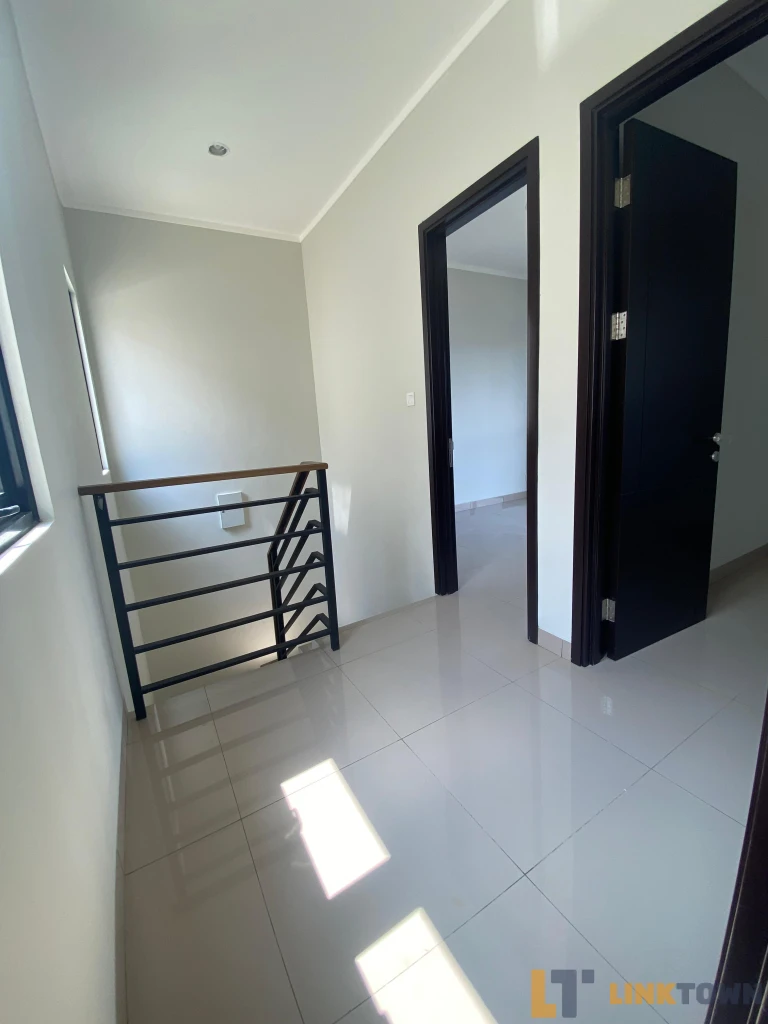 Dijual rumah bagus kondisi masih baru di summarecon crown gading