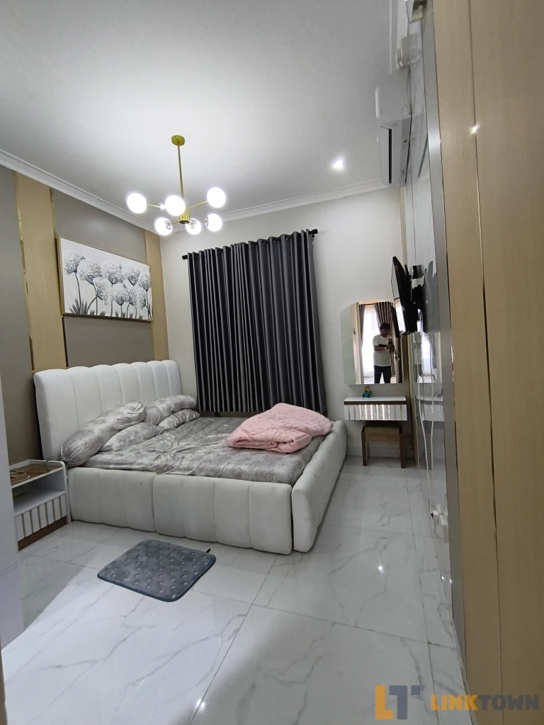 Linktown Grand Wisata