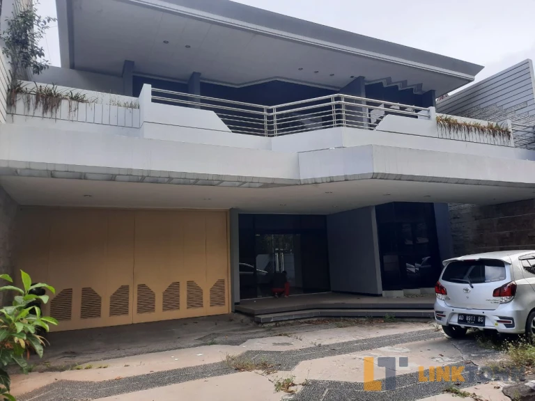 Rumah Strategis Pusat Kota Jalan Bengawan, Darmo, Surabaya 