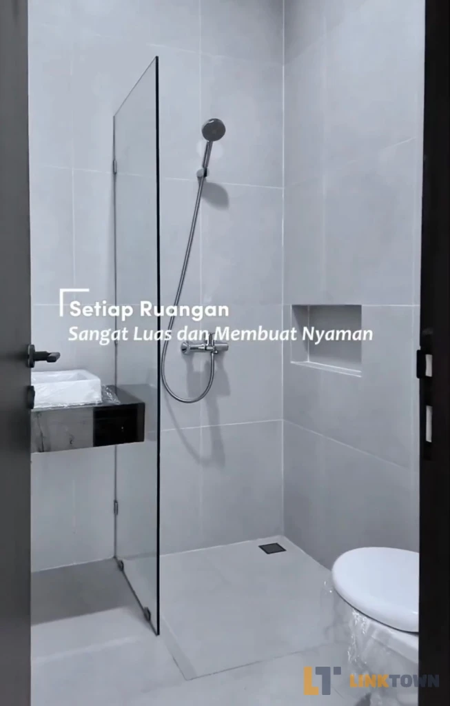 Disewakan Rumah 2 Lantai Strategis di Citraland Surabaya
