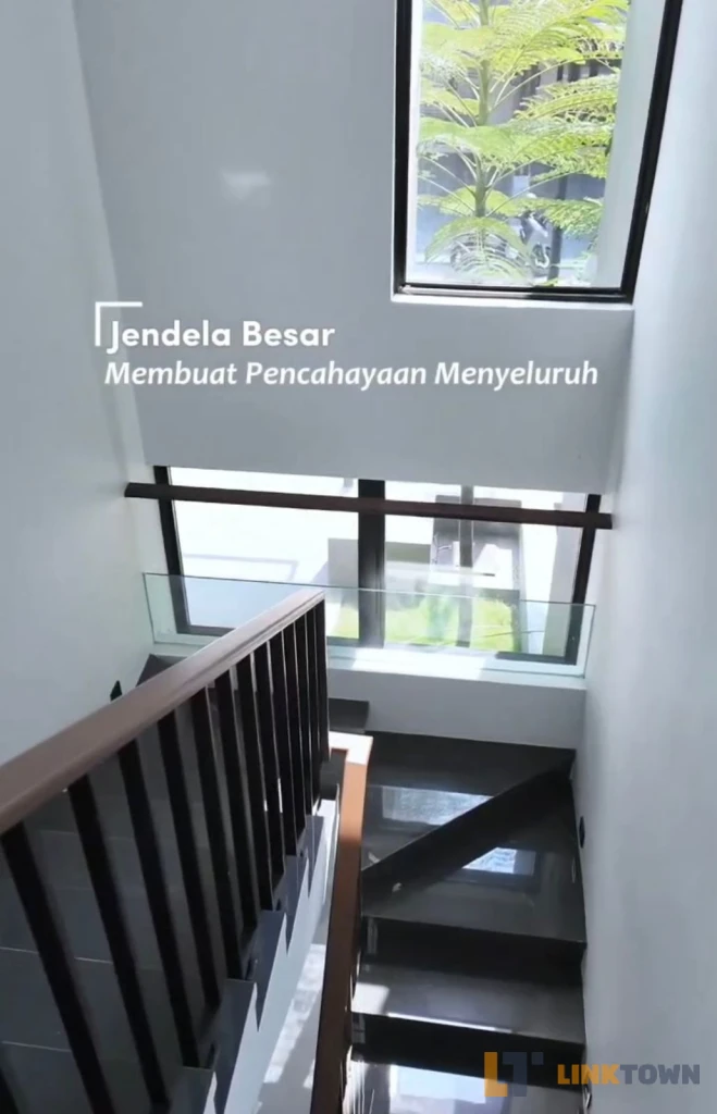 Disewakan Rumah 2 Lantai Strategis di Citraland Surabaya