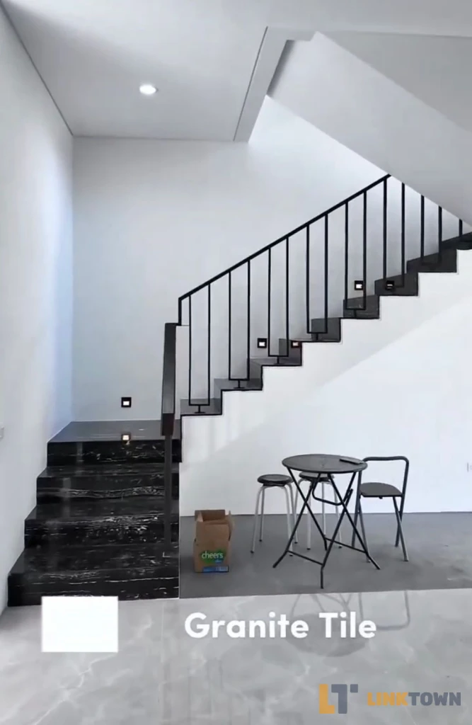 Dijual Rumah Esklusif dengan Attic Room Di Citraland Utama Surabaya