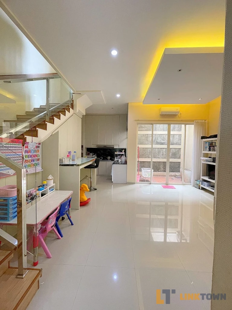 Jual Cepat Rumah 2 Lantai Semi Furnish di Mulyorejo Surabaya