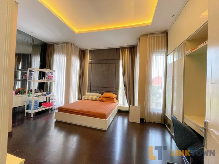 Jual Cepat Rumah 2 Lantai Semi Furnish di Mulyorejo Surabaya