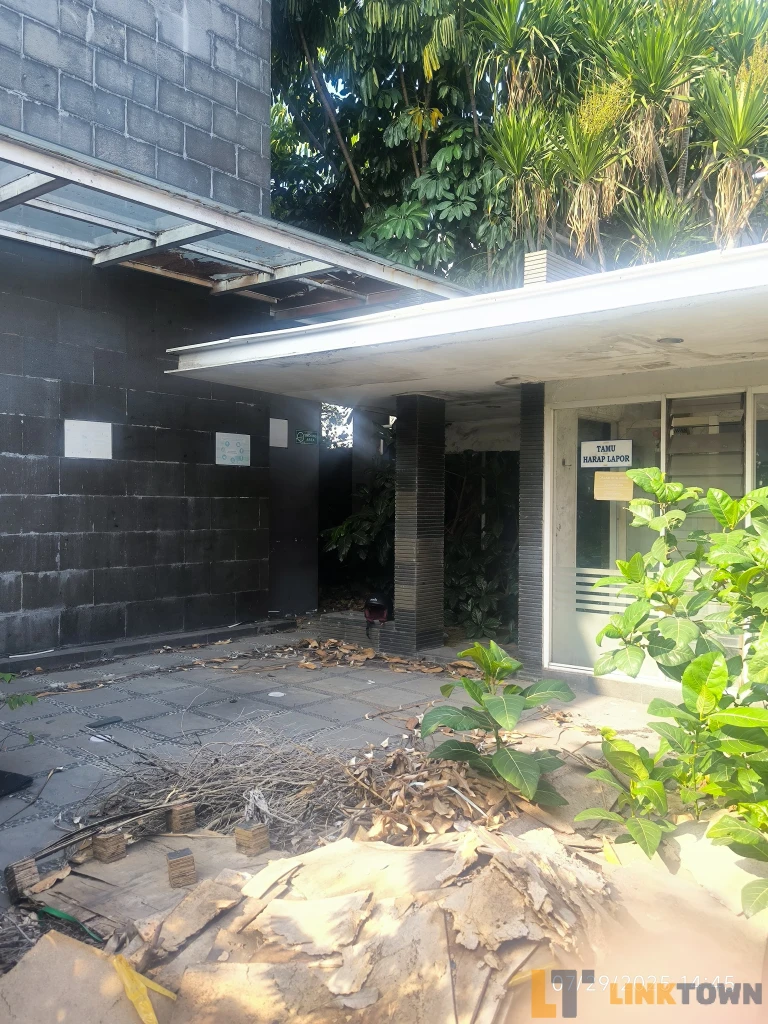 Gedung Perkantoran Jalan Gayungsari 1 Surabaya 