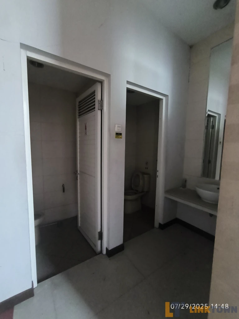 Gedung Perkantoran Jalan Gayungsari 1 Surabaya 