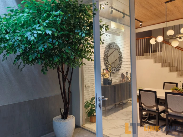 Rumah Elegan dan Modern Ritz Embassy Pakuwon Indah Surabaya Barat 